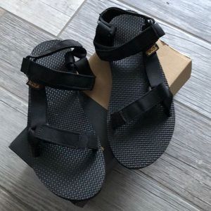 Brand new in box Teva ladies size 8 sandals